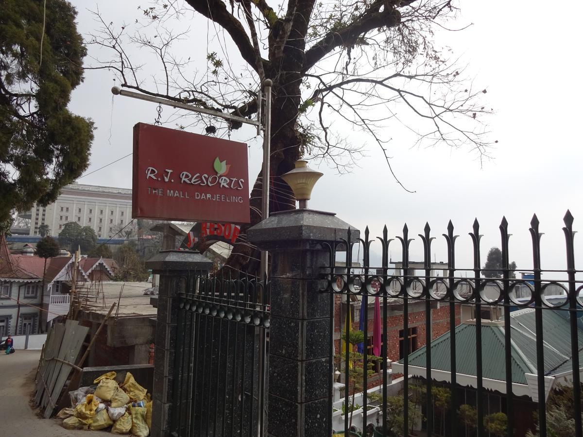 R.J.Resorts Darjeeling  Luaran gambar